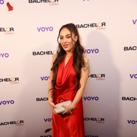 Christina Marinetti zvolila rudé šaty.