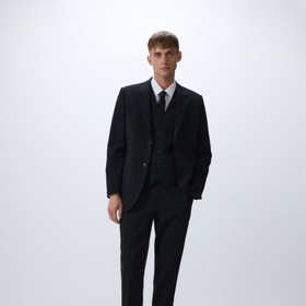 A oblekové kalhoty jsou nutností. (Reserved)