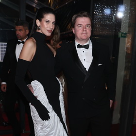 Aneta Vignerová, která loni patřila k nejlépe oblečeným ženám, dorazila v doprovodu svého partnera, scenáristy Petra Kolečka.