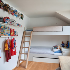 Celkový pohled na pokoj nejstarších synů Salákových