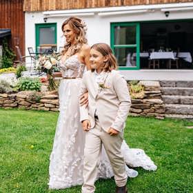 Na svatbě nesměl chybět Markův syn Marek, ze kterého roste bubeník nebo pilot.