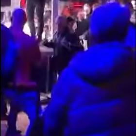 Pustili se do sebe fanoušci.