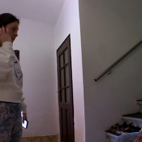 Lenka se snaží Róze domluvit. Marně.