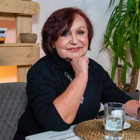 Zpěvačka Petra Janů navštívila talkshow Na kafeečko. 