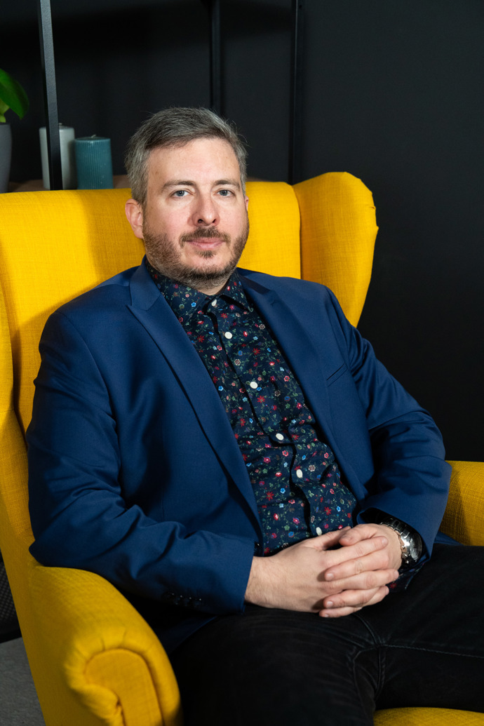 Extra host Marty Pohl.