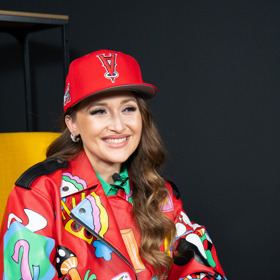 Sharlota Blakk v pořadu eXtra Host. 