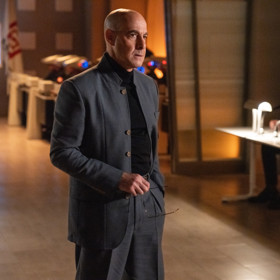 Stanley Tucci hraje v snímku záporáka Ethana Skatea.