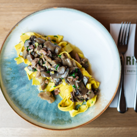 Domácí těstoviny se žampiony podle uznávaného italského šéfkuchaře.