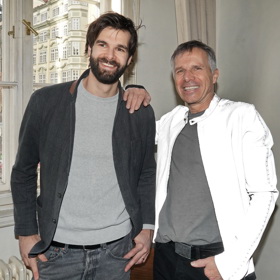 Televizní dokument Janka Ledeckého, Všechno bude fajn, v Jonášovi znovu probudil vzpomínky na dětství.