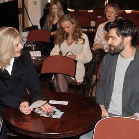 Jonáš Ledecký se svou maminkou Zuzanou, která si projekci televizního dokumentu také nenechala ujít. 