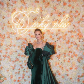 Tereza Fajksová v dramatické smaragdové róbě od brněnského návrháře Miroslava Michaela Knota.