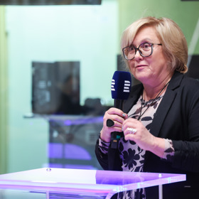 Lékařka Kateřina Cajthamlová na tiskové konferenci Českého rozhlasu.