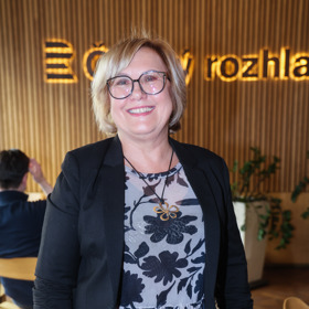 Posluchačům se lékařka snaží odpovídat odlehčenou formou.