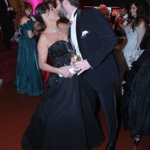 Pozor také na nepatřičné chování. Herec Marek Němec se ve společnosti opakovaně nebál ukázat, jak je do své partnerky, nyní už manželky Petry vášnivě zamilovaný. Projevy lásky ale patří spíš do soukromí.