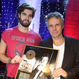 Jonáš Ledecký je synem zpěváka Janka Ledeckého. 