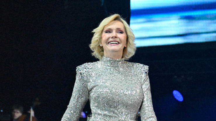 Galerie: Alena Schillerová jako rapper z devadesátek: Móda z koncertu ...