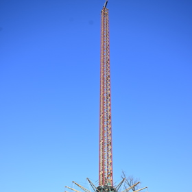 Matějská pouť nabízí atrakce pro děti i dospělé.