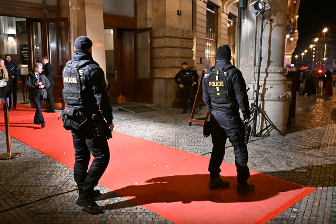 Policie zasahuje v Obecním domě, kde se konal Český ples.