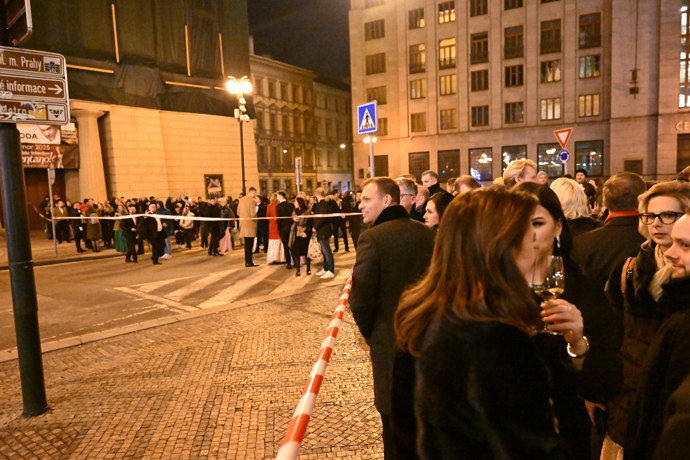 Policie zasahuje v Obecním domě, kde se konal Český ples.