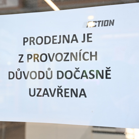 Prodejnu po útoku uzavřeli.