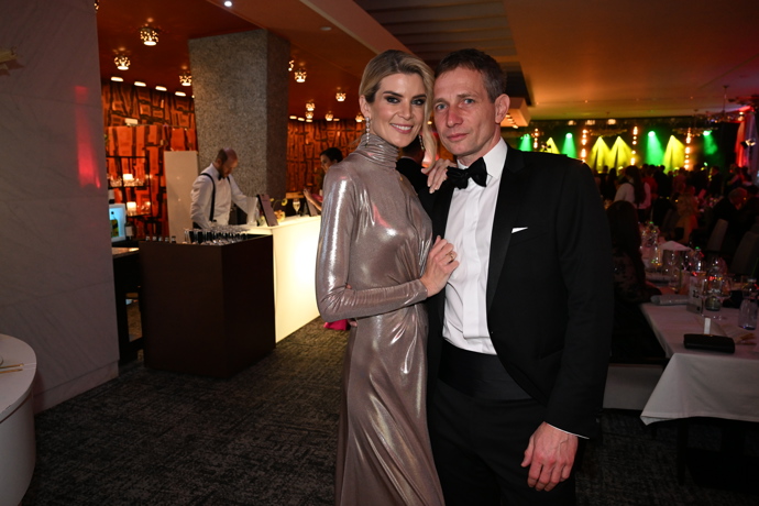 Iveta Lutovská zářila na plese v Intru po boku své nové lásky.