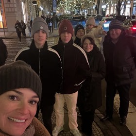 Alena Šeredová s celou rodinkou v Praze.