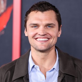 Ray Nicholson svou podobu s věhlasným otcem nezapře.