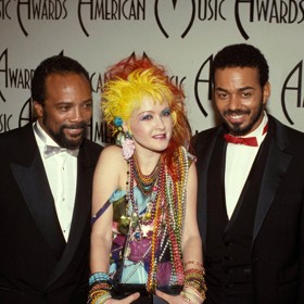 Takto to zpěvačce seklo v roce 1985, kdy byla na vrcholu slávy. Na kontě měla své největší hity a stala se také jednou z účinkujících v charitativním songu We Are the World.