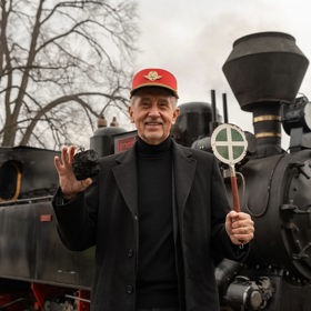 Andrej Babiš s plácačkou.