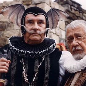 Čepici netopýra nosil herec Jiří Sovák.