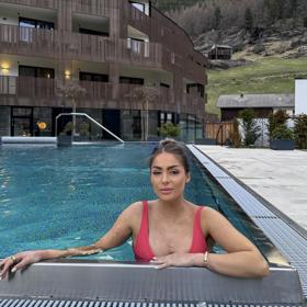 Týnuš Třešničková měla popáleniny v oblasti dekoltu.