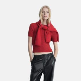 Hitem současnosti jsou pohodlné kalhoty koženého vzhledu. Mango, 799 Kč