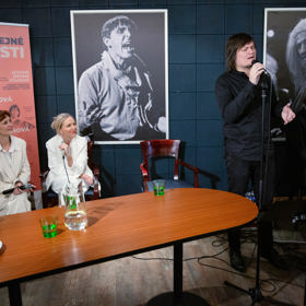 Klára Trojanová a Bára Basiková představily svůj společný hudební projekt.