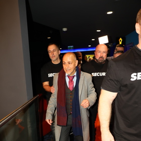 Německý herec Erdoğan Atalay v Praze.