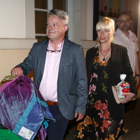 Aleš Háma brýle zavěsí tam, kde je to podle něj právě záhodno.