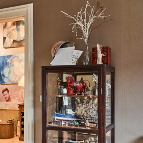 Malý skleník je plný drobností.