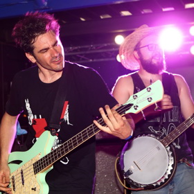 Vojtěch Kotek je mužem mnoha profesí, a tak není divu, že má i vlastní hudební skupinu TH!S. 