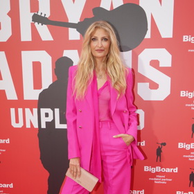 Ve výrazném monochromatickém looku byla modelka Tereza Maxová nepřehlédnutelná.