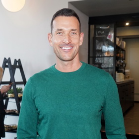 Tuhle tvář si zapamatujte, od března vás bude provázet extrémními proměnami obézních Čechů.