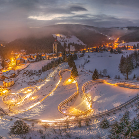 Lyžařská sezona v Peci pod Sněžkou nekončí. Zábavu si užijete i mimo sjezdovky. 