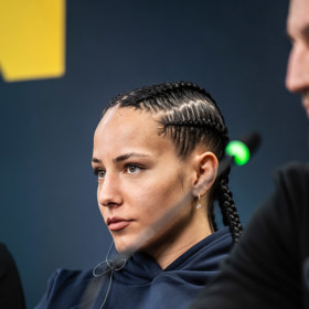 Německá šampionka Alina Dalaslan se utká proti české hvězdě Kamile Šimkové.