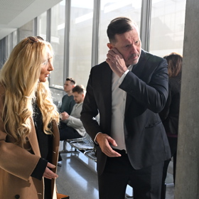 Jaromír Soukup se svou právničkou.