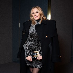 Kim Cattrall má se svou nejznámější rolí Samanthy Jones podobně odvážný a sebevědomý styl oblékání.