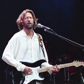 Na počest svého syna složil Eric Clapton svou nejslavnější písničku Tears In Heaven, v níž se vyzpíval ze svého žalu.