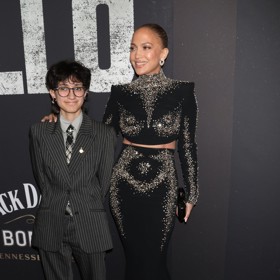 Herečka a zpěvačka Jennifer Lopez poprvé ukázala na červeném koberci svého sedmnáctiletého potomka Emme.