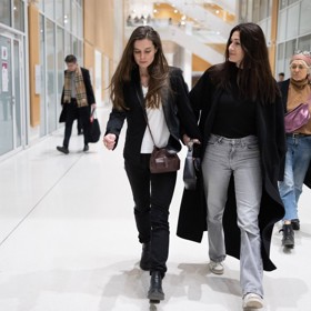 Magda Vavrušová (vlevo) je partnerkou Gérarda Depardieua. 