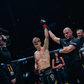Jakub Batfalský slavil jedno vítězství za druhým. Zastavil ho Gjoni Palokaj.