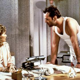 Cybill Shepherd a Bruce Willis v seriálu Měsíční svit.