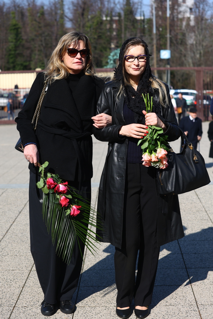 Lidé se naposledy loučí s Josefem Zímou.