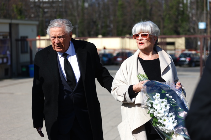 Petr Kostka s manželkou se přišli naposledy rozloučit s Josefem Zímou.